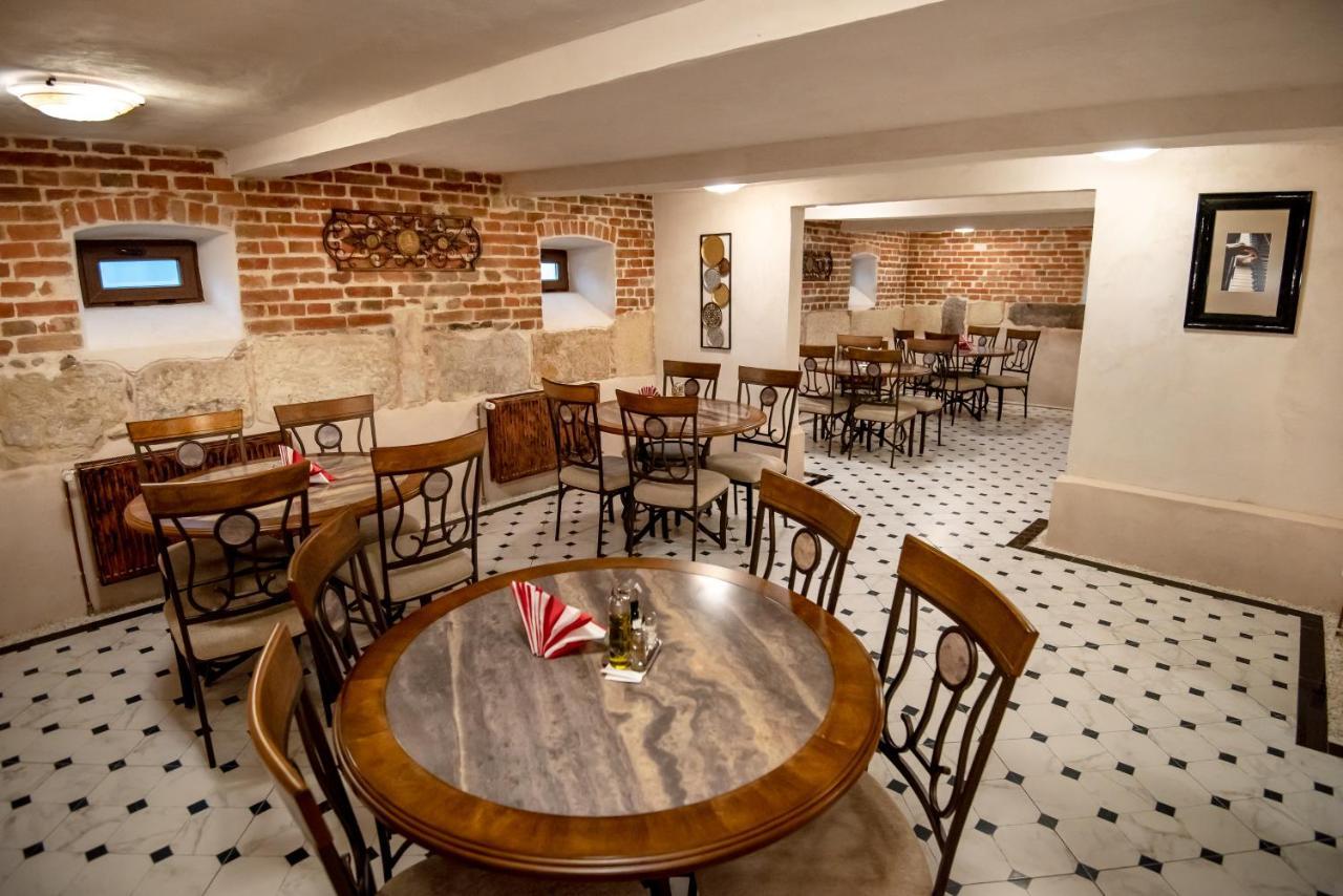 Ana Boutique Acomodação com café da manhã Alba Iulia Exterior foto