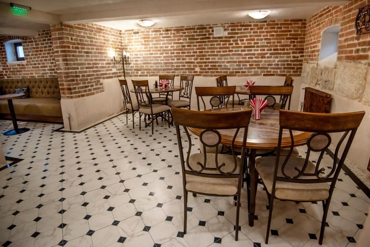 Ana Boutique Acomodação com café da manhã Alba Iulia Exterior foto