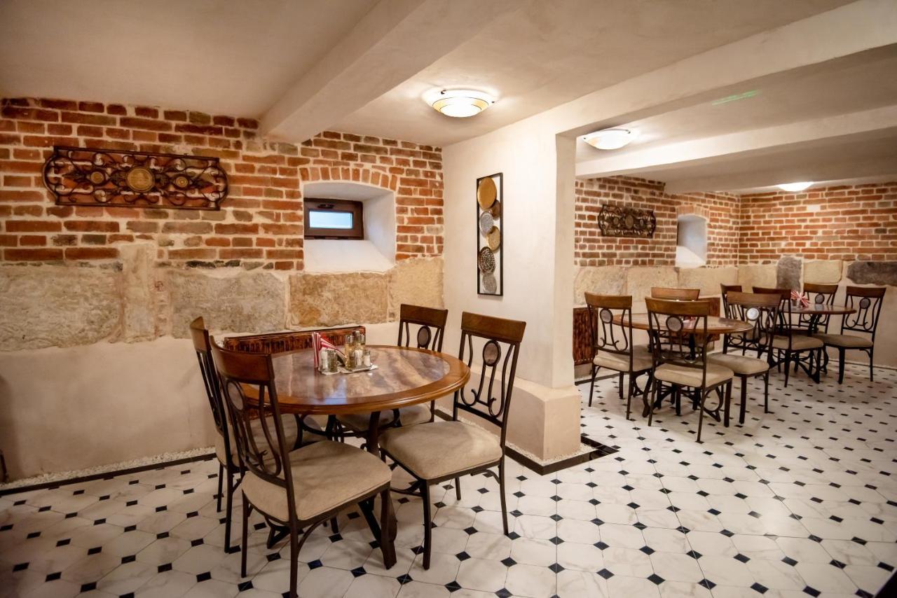 Ana Boutique Acomodação com café da manhã Alba Iulia Exterior foto